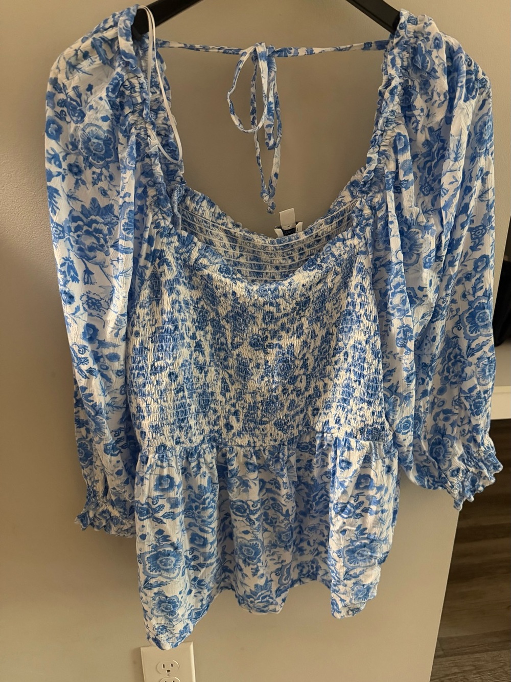crown & ivy White and Blue Floral Smocked Peasant Blouse